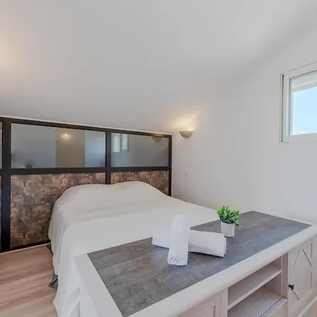 Apartamento Pine's Mansion-2 By Interhome